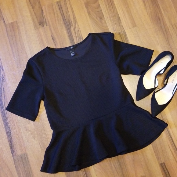 H&M Tops - 🔸️5/$25🔸️{H&M} Peplum Top